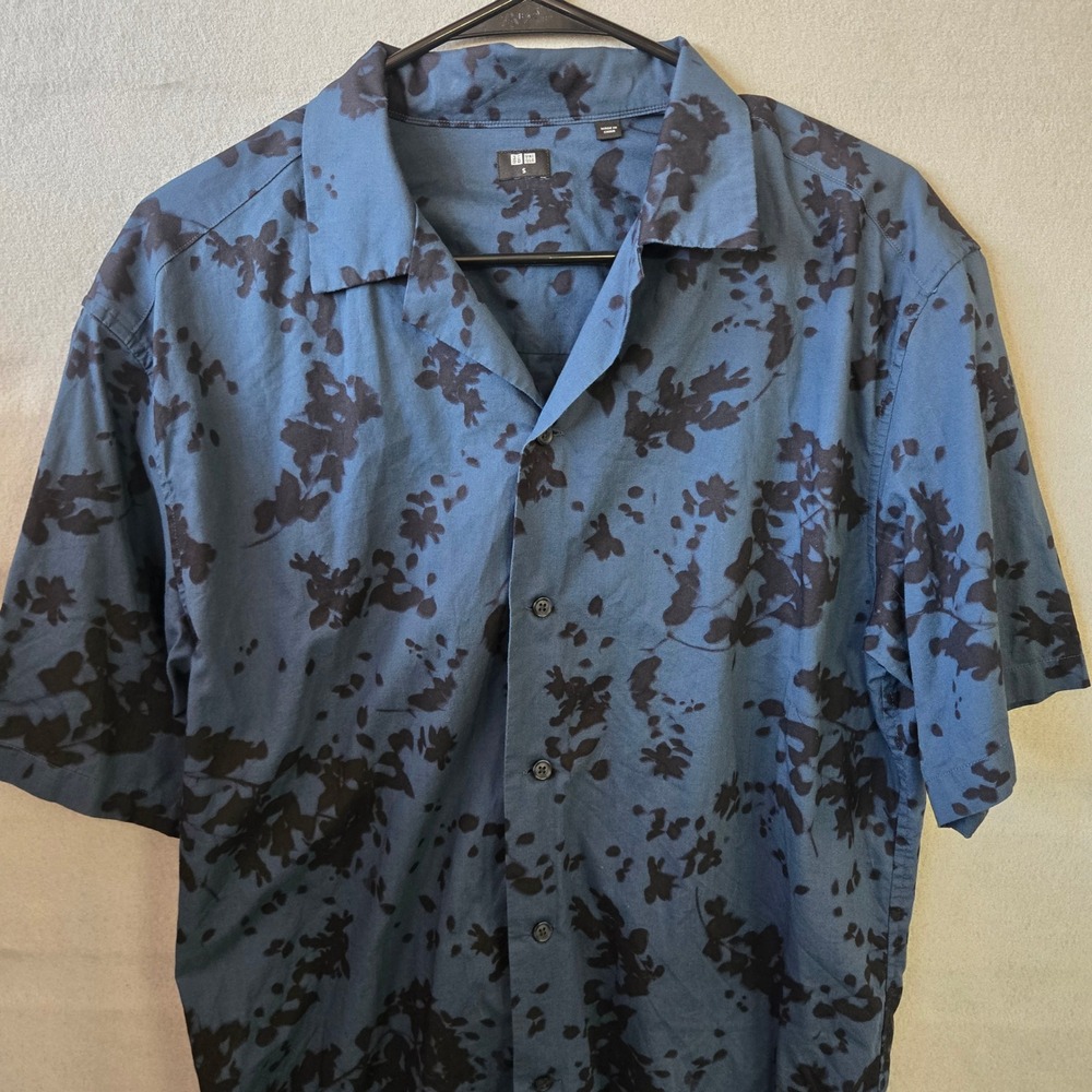 Uniqlo Blue Floral Shadow Print Open Collar Short Sleeve Button Up Shirt Size S
